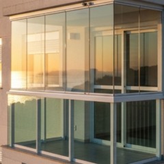 Quanto custa fazer o fechamento de varanda com cortina de vidro em um apartamento padrão em Niterói?