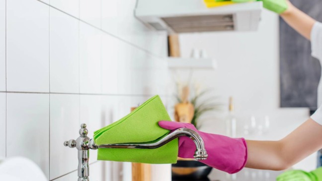 A organiza&ccedil;&atilde;o da cozinha come&ccedil;a por h&aacute;bitos corretos na pia.