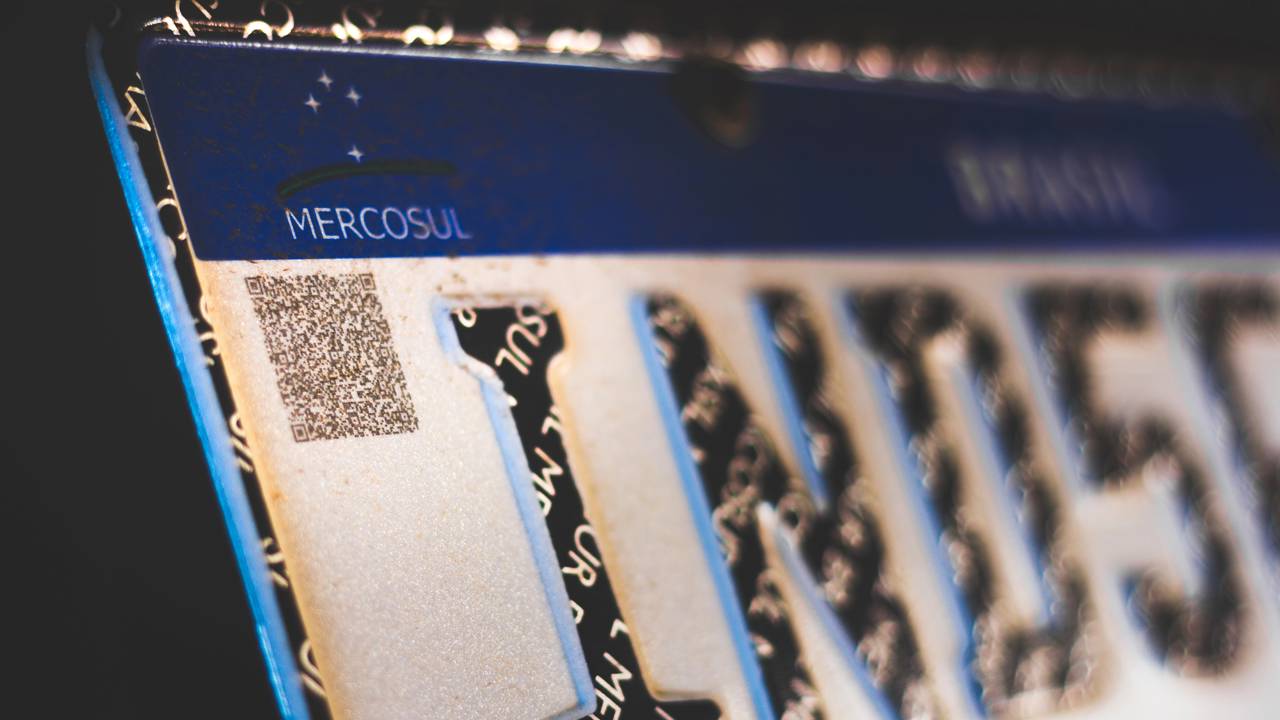 Alerta aos motoristas: entenda quando a Placa do Mercosul se torna obrigat&oacute;ria
