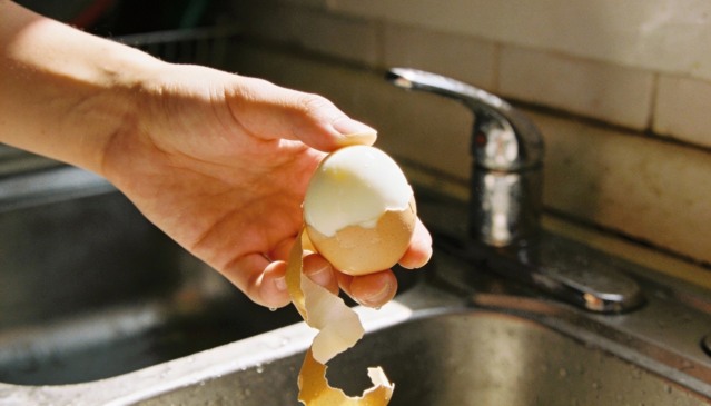 Cientistas revelam um método para tornar os ovos cozidos fáceis de descascar, sem que a casca grude