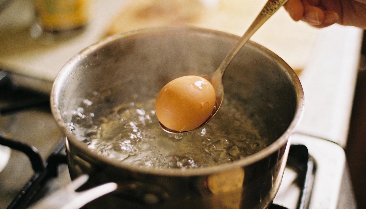 Cientistas revelam um m&eacute;todo para tornar os ovos cozidos f&aacute;ceis de descascar, sem que a casca grude