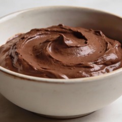 Doce rápido sem açúcar e sem farinha resolve a vontade de sobremesa no dia a dia