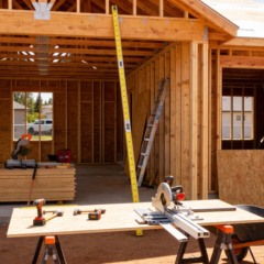 Construí uma casa habitável com pouco dinheiro focando só no essencial