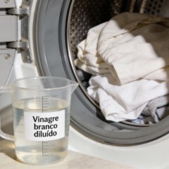 Como eliminar o cheiro de mofo em roupas guardadas: um ingrediente de cozinha resolve o problema imediatamente