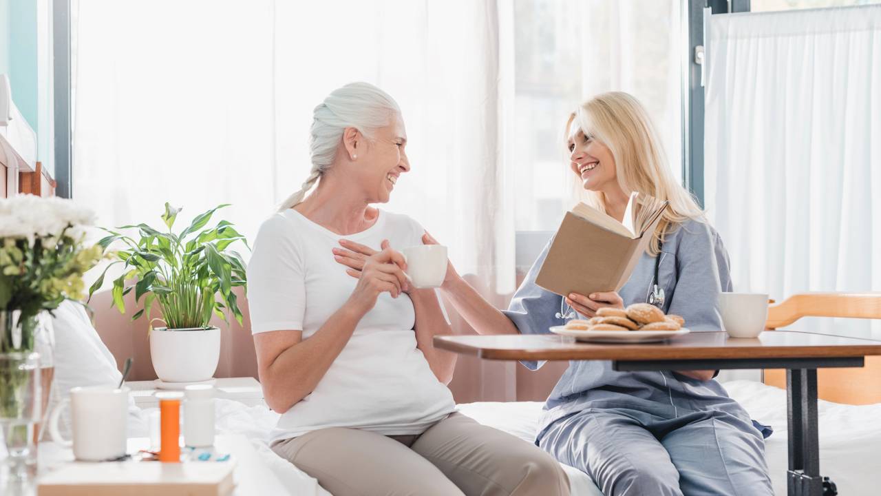 Plano de sa&uacute;de para idosos: quanto custa um plano completo no RJ em 2026?