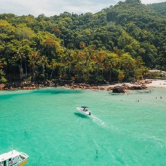 Ilha Grande encanta como santuário sem carros e Patrimônio da UNESCO em Angra // Créditos: depositphotos.com / hello@peterorsel.com