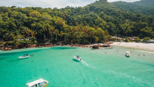 Ilha Grande encanta como santuário sem carros e Patrimônio da UNESCO em Angra // Créditos: depositphotos.com / hello@peterorsel.com