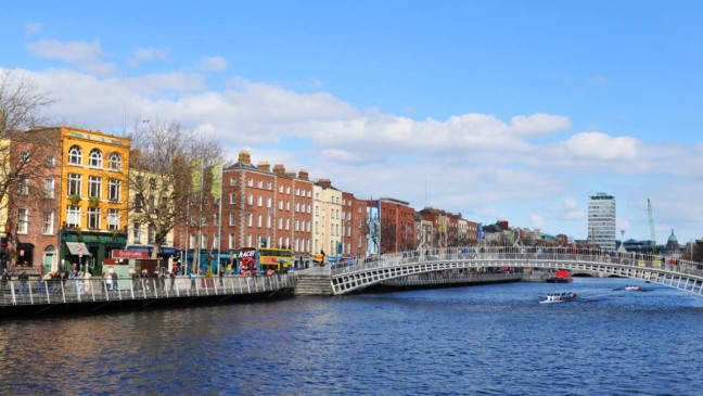 Quanto custa um intercâmbio de estudo e trabalho na Irlanda em 2026? A viagem exige organização e planejamento