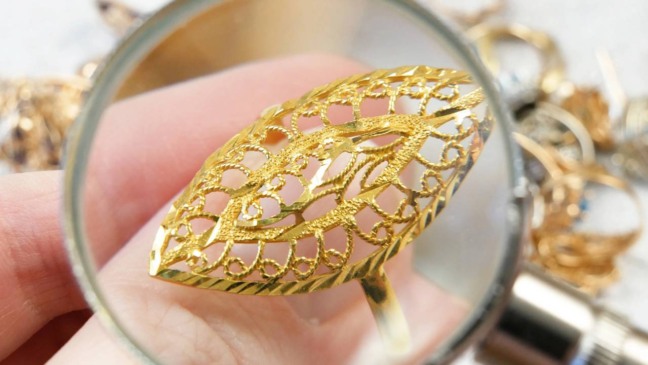 Herança brilhante ou ilusão? Saiba identificar ouro verdadeiro em joias