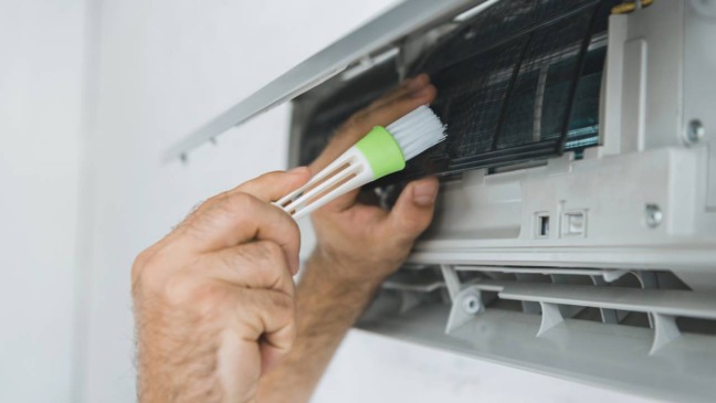 Quanto custa fazer a manutenção do ar-condicionado em casa? Economia pode chegar a R$ 200