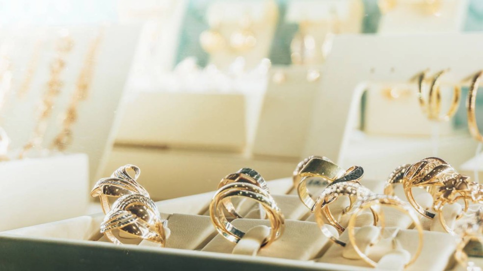 Banhado a ouro é diferente de folheado? Conheça os segredos das semijoias Banhado a ouro é diferente de folheado? Conheça os segredos das semijoias