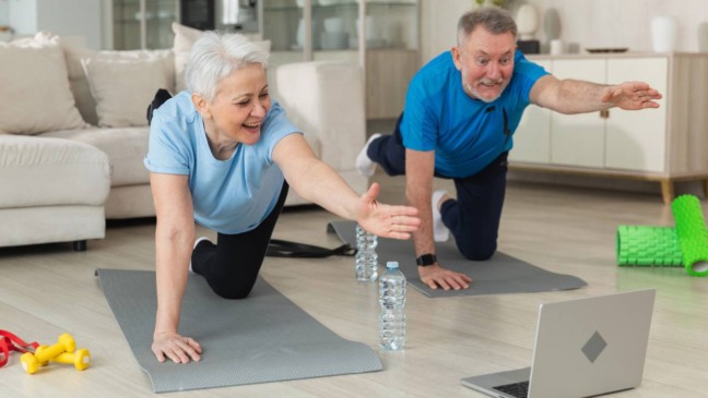 Manter o corpo ativo após os 40 vai além da estética e passa a ser uma escolha de saúde e bem-estar.