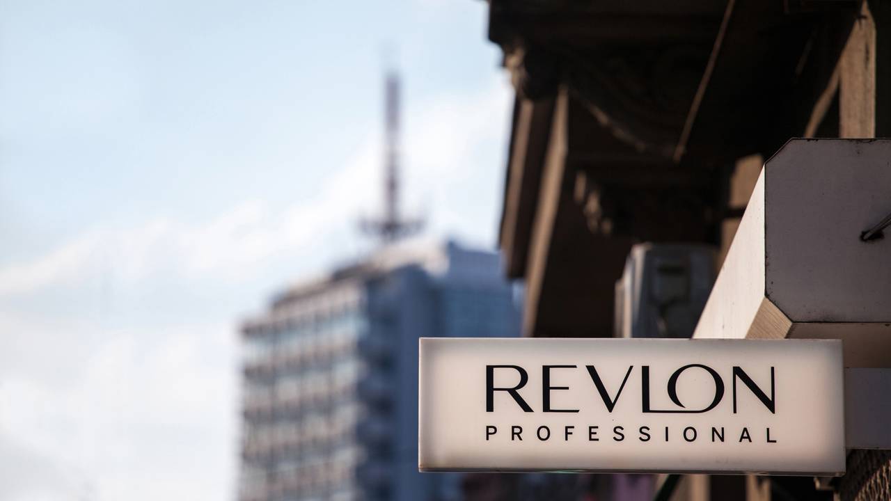 A crise da Revlon que quase encerrou sua história de 90 anos na maquiagem