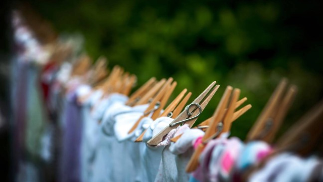 Você pode estar secando a roupa errado no verão e nem percebe