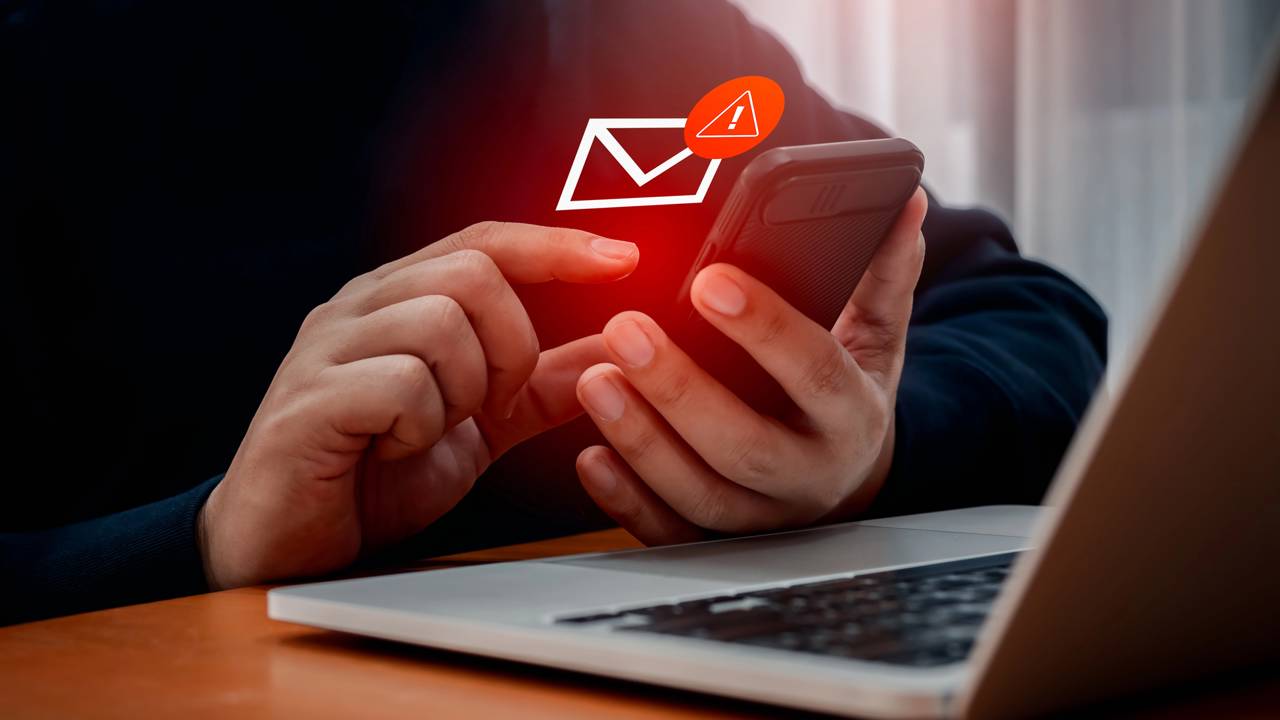 &Eacute; assim que voc&ecirc; protege seu celular contra golpes com links falsos