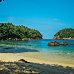 O destino ao lado do RJ que encanta por sua beleza e por oferecer praias para todos os gostos