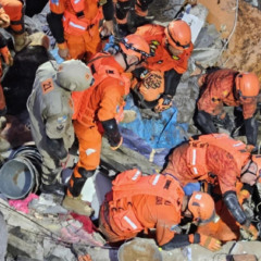 Bombeiros explicam efeito “panqueca” em colapso de casas no Rio