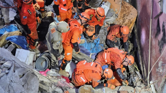 Bombeiros explicam efeito &ldquo;panqueca&rdquo; em colapso de casas no Rio