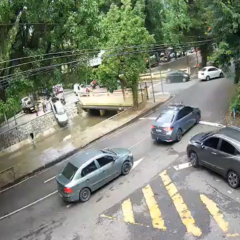 Leblon: carro cai em canal e mobiliza bombeiros do Rio