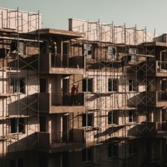 Lei que obriga construtoras a pagarem multa em caso de atraso está em vigor e compradores de imóvel devem se atentar aos prazos