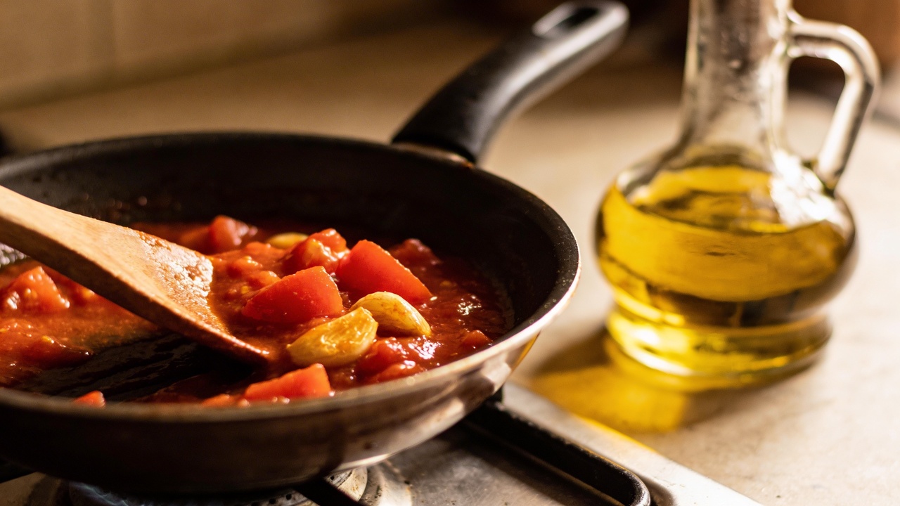 Receita de molho de tomate em 5 minutos com truque simples que valoriza o sabor