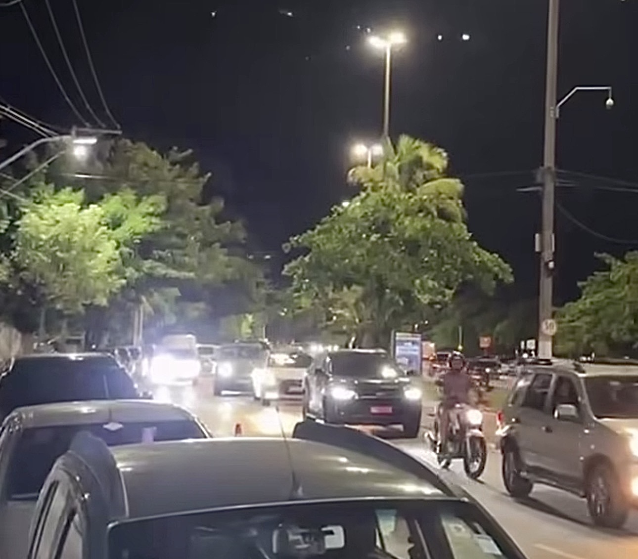 Duas pessoas ficam feridas após acidente de moto em Niterói