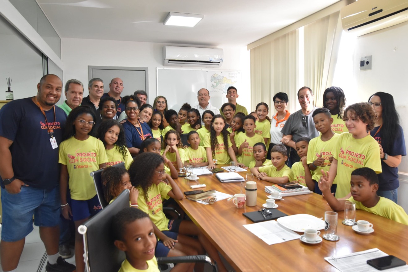 Crianças do Clin Social vivem manhã especial na sede da Clin